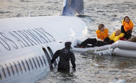 Aircrew Buzz: US Airways Flight 1549 Flight Attendants Successfully Evacuate All 150 Passengers