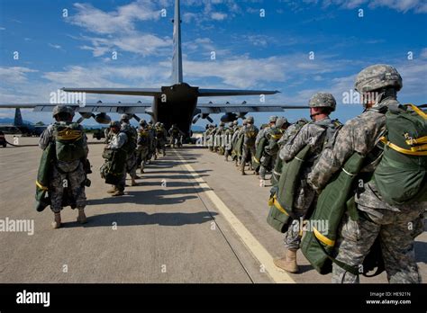 U.S. Army paratroopers from the 82nd Airborne Division's 2nd Battalion ...