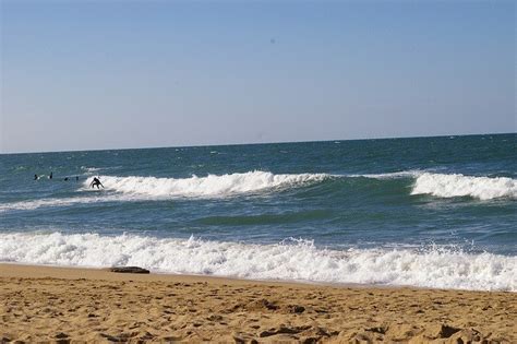 What Makes A Good Surf Beach ~ Surfer Couple