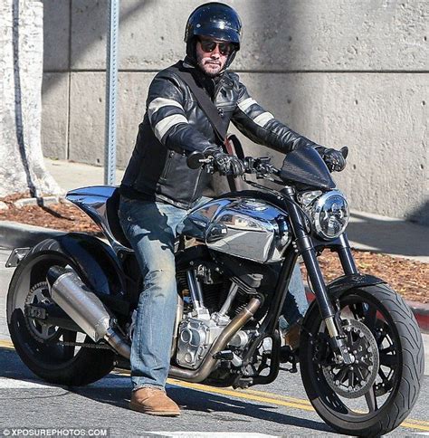 2015 January 4th: Easy rider: Keanu Reeves spent his New Year's Eve ...