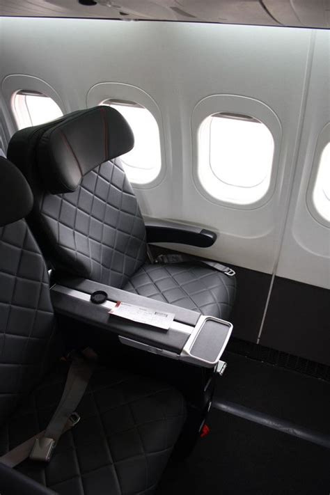 Review: QantasLink Boeing 717 business class: Brisbane-Canberra - Executive Traveller