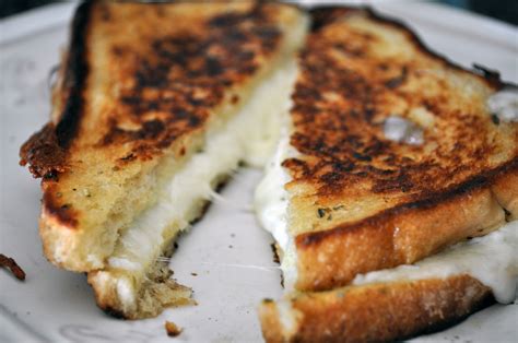 Grilled Mozzarella Sandwich | All Kinds of Yumm