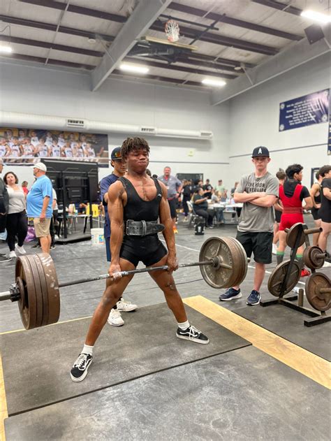 La Marque High School Powerlifting – The Post Newspaper