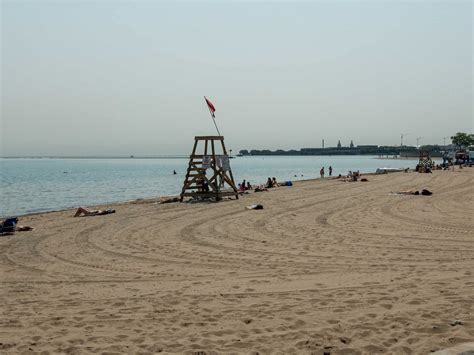 Oak Street Beach – Chicago Traveler