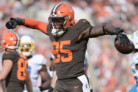 Patriots Bill Belichick has High Praise for Browns TE David Njoku ...