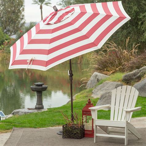 7.5-Ft Patio Umbrella in Red and White Stripe Outdoor Fabric and Metal Pole