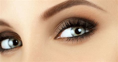 A Celebrity Makeup Artist's Trick For The Perfect Smoky Eye | HuffPost