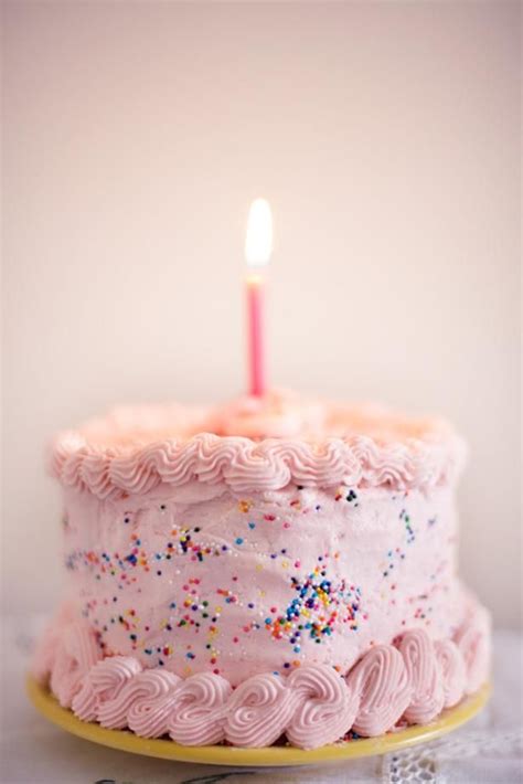 Pin de Lattemamma em {Baking} | Bolo de aniversário simples, Bolos de aniversário, Bolos de ...