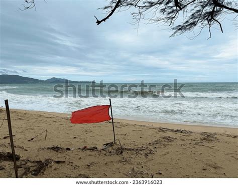 6,558 Alert Red Flag Images, Stock Photos, 3D objects, & Vectors ...