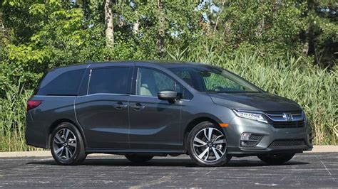 2019 Honda Odyssey Elite Review: Running Van