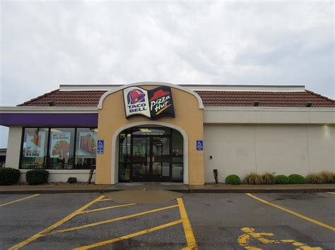 Taco Bell Pizza Hut Combination Fast Food Restaurant on Bu… | Flickr ...