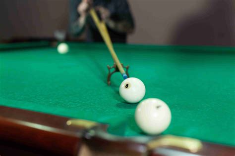 Rack 'em Up: Tips and Tricks for Successfully Breaking in Snooker