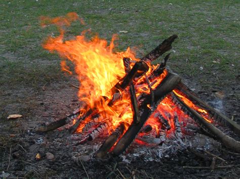 Datei:Campfire 4213.jpg – Wikipedia