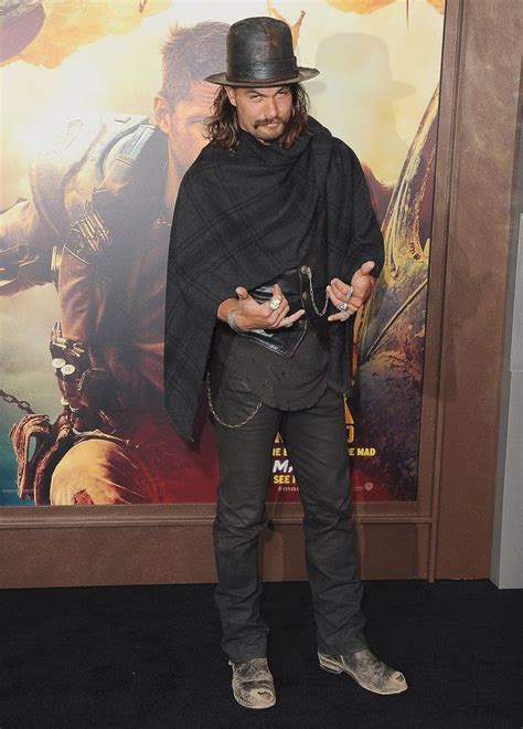 Jason Momoa Has a Signature Pose That You Probably Didn't Even Notice ...