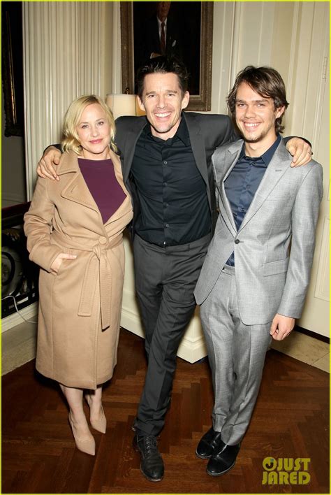 Ethan Hawke & 'Boyhood' Cast Score Independent Film Audience Award at ...