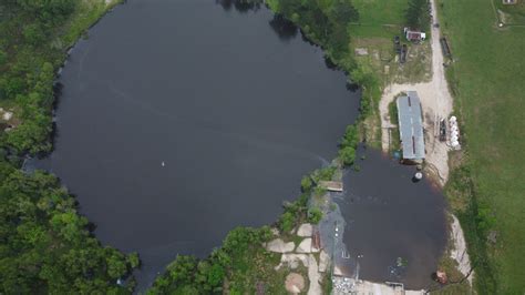 Daisetta sinkhole shows more movement overnight (aerial images ...