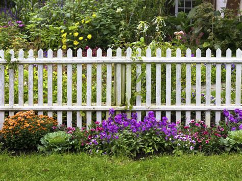 Rustic-White-Picket-Fence - LandTech