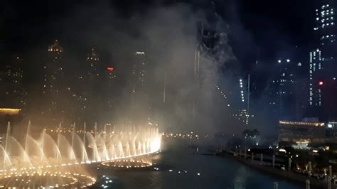 The Dubai Mall: Fireworks Show - YouTube