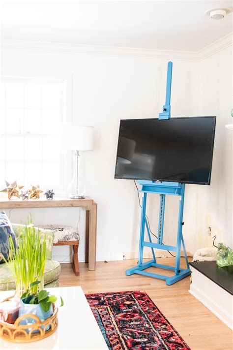 How to Make a TV Easel - At Charlotte's House