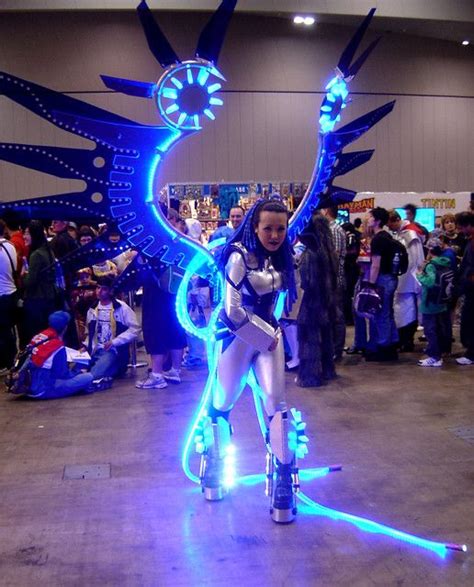 Amazing winged costume | Amazing cosplay, Cosplay diy, Cosplay costumes