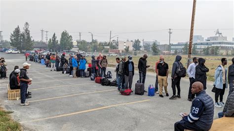 Yellowknife wildfire evacuees arrive in Manitoba | CTV News