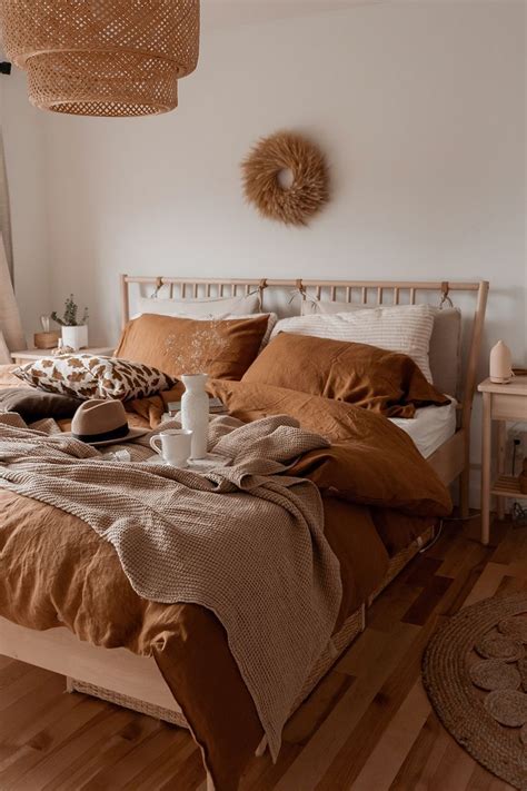 Tan bedding on neutral bedroom #decor #décorationmaisoncocooning | Idée chambre, Déco maison ...