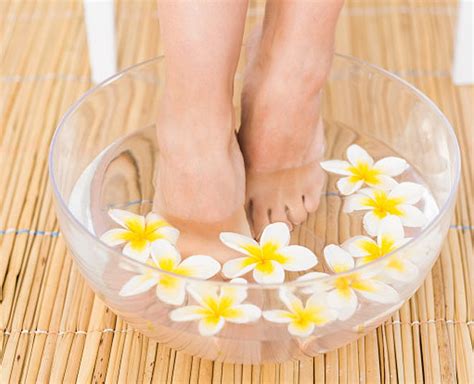 Know Benefits Of Washing Feet Before Hitting The Bed | HerZindagi