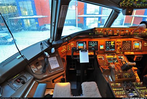 Boeing 777-21B/ER cockpit | コックピット