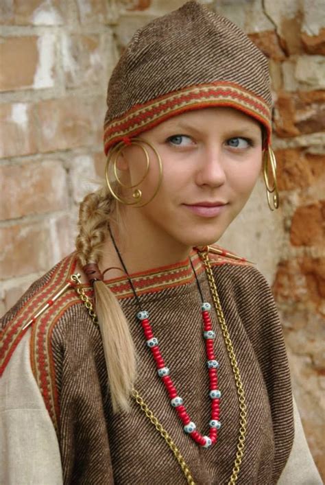 129 best Baltic Iron Age Costume images on Pinterest | Iron age, Viking ...