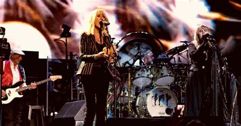 Fleetwood Mac – Songbird – Christine McVie | Fleetwood mac songbird, Fleetwood mac, Fleetwood