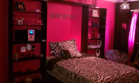 Teen Bedroom idea (1st wall) Girls Bedroom Wall Color, Girl Bedroom ...