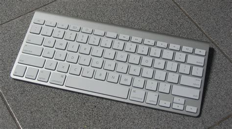 File:Apple-wireless-keyboard-aluminum-2007.jpg - Wikipedia