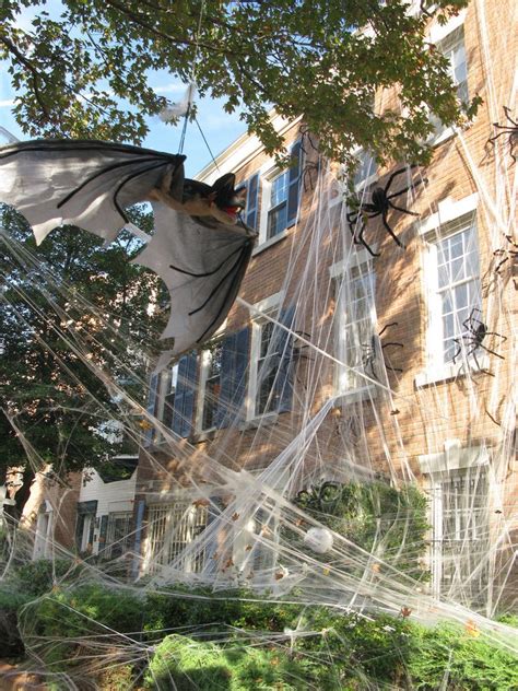 Halloween Decorations Spiders & Web to Spook up Everyone