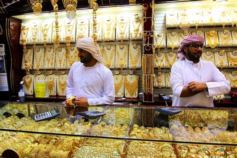 How to see zillions of gold jewelries at Dubai Gold Souk in Dubai