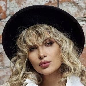 Lora - Age, Family, Bio | Famous Birthdays