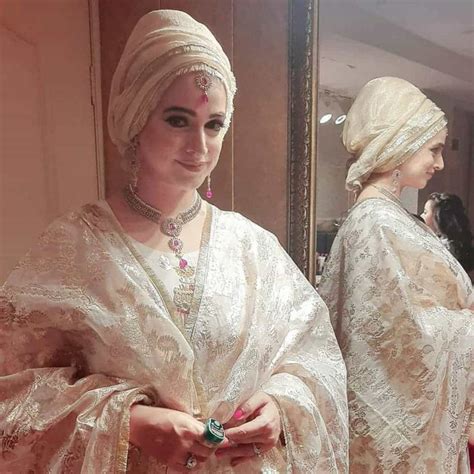 Beautiful Clicks of Noor Bukhari Attends Her Friend’s Wedding - Showbiz ...