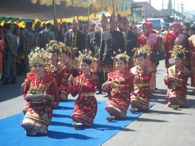 Tarian Bengkulu | Tarian, Budaya, Model rambut pengantin