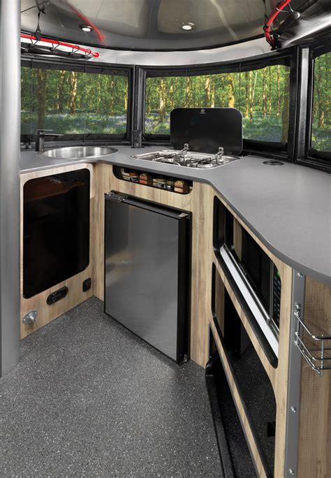 Basecamp 16 and Basecamp 20 Floor Plan Comparison - Airstream