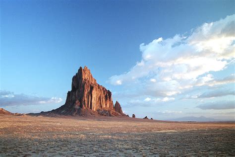 feliz: A picture of Shiprock peak