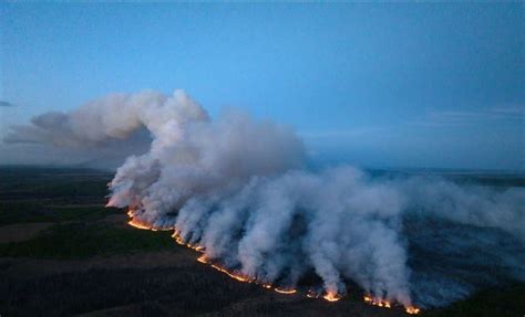 Incêndios florestais queimam em todo Canadá com pouco alívio à vista ...