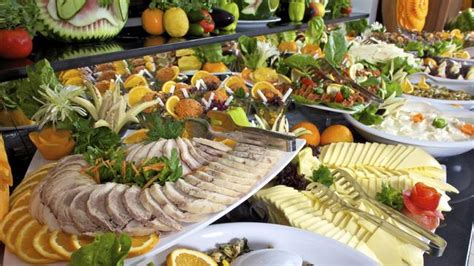 How to survive a cruise ship buffet