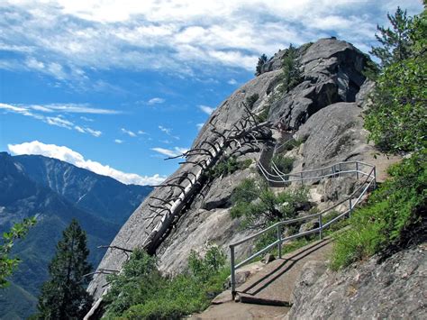 Moro Rock - Hike and Rock Climb near Tulare, California - Free Arenas