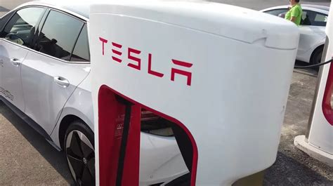 Tesla’s Non-Tesla Supercharger Pilot expands to France and Norway | Superchargers in France and ...