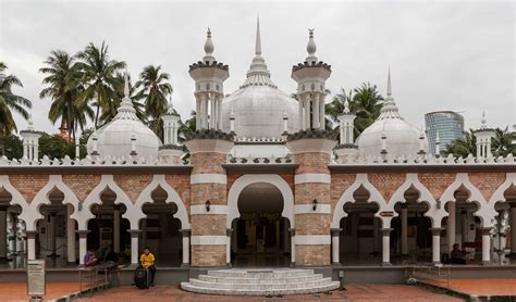 5 Beautiful Mosques To Visit in Kuala Lumpur