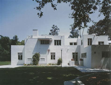 Ou est la cavaliere | Streamline moderne architecture, Architectural ...