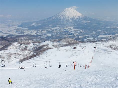 Niseko Ski Resort: Niseko Village Area - SNOW MONKEY RESORTS