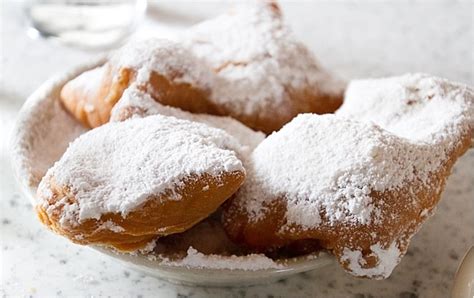 Cafe du Monde New Orleans: The History of an Icon and Sugary Beignets