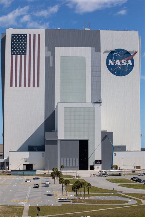 10-story-tall NASA logo being repainted for new astronaut launches ...