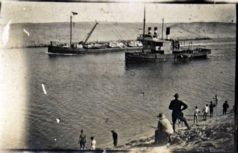 Boats in the Suez Canal, Australian soldiers swimming, 1916 | Suez, Swimming, Boat