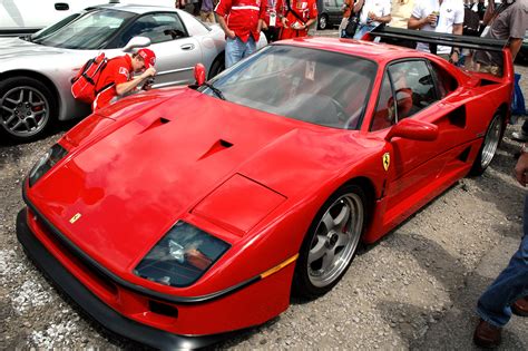 Fichier:Ferrari F40 in IMS parking lot.jpg — Wikipédia